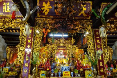 One Pillar Pagoda ya da Chua Mot Cot sunağı, Temmuz 2025 'te Vietnam' ın Hanoi şehrinde bulunan tarihi bir Budist tapınağıdır. Van Linh 'in Dört Sarayı veya Dört Sarayı Vietnamlı Ana Tanrıça' ya tapınma kavramı.