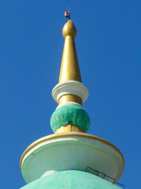 Gili Trawangan 'daki Nurul İstiqomah Camii, sakin konumu ve geniş tesisleriyle tanınıyor. Hareketli limandan uzakta yer alır ve temizlenmek için temiz alanlar ve kadınlar için ayrılmış mekanlar sunar. Gili Trawa