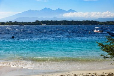Gili Trawangan, Endonezya 'daki güzel tropik plaj, Temmuz 2025. Gili Trawangan 'da çoğunluğu Müslüman olan müezzinin sesi günün her saatine damgasını vuruyor..