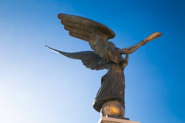 Uzupis 'in Meleği Vilnius. Yüksek kalite fotoğraf. Eski kentte melekler heykel profil oluşturur.