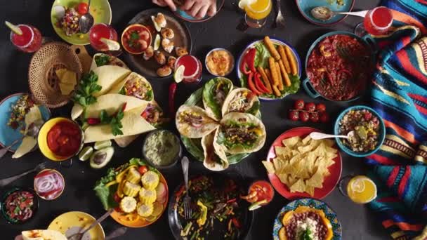 Mexican Family Celebrates Cinco Mayo Together Festive Table Mexican Food — Stock videók
