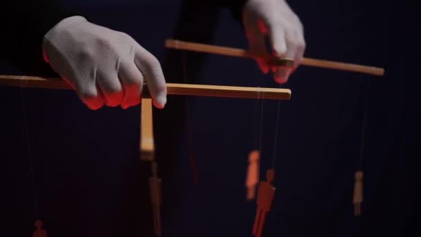 Poppenspeler Marionetten Manipulaties Met Geest Acties Van Mensen Concept — Stockvideo
