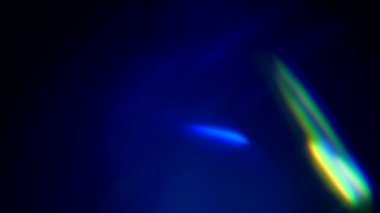 Neon mavisi bokeh. Optik Kristal Prizma Işınlar. Işıklar arka planda veya üstüste konur. Noel için büyülü bir geçmiş. Yüksek kalite 4k görüntü
