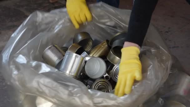 Τακτοποιημένοι Τενεκέδες Κέντρο Διαλογής Αποβλήτων Ανακύκλωση Μετάλλων Υψηλής Ποιότητας Πλάνα — Αρχείο Βίντεο