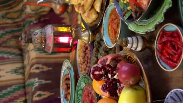 ラマダーンの伝統料理 イフタール食品 ラマダーン中の断食 高品質4K映像 — ストック動画