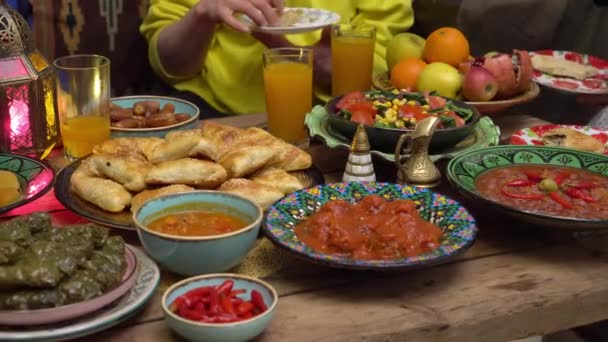 Muslims Celebrate Ramadan Ramadan Kareem Eid Mubarak Ramadan Foods Break — Vídeo de Stock