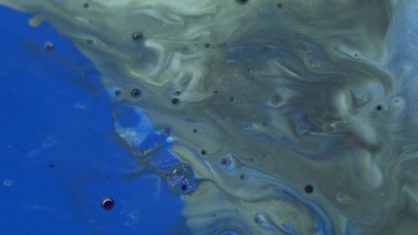 Blue Silver Colors Bubbles Pouring Close Fluid Art Painting Paint — Video Stock