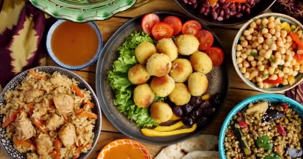Falafel Balls Made Ground Chickpeas Middle Eastern Cuisine Ramadan Food — Stock video