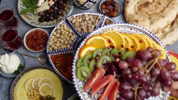Group Muslim People Celebrating Holy Month Food High Quality Footage — Stock video