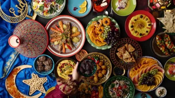 Сімейна Вечеря Арабська Традиційна Кухня Близького Сходу Іфтар Місяці Рамадану — стокове відео