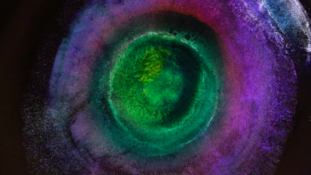 Макро Химической Реакции Взрыв Всплеск Цветов Зеленый Фиолетовый Фиолетовый Синий — стоковое видео