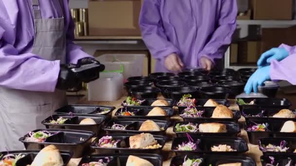 Dystrybucja Charytatywnych Gorących Obiadów Święta Wysokiej Jakości Materiał — Wideo stockowe