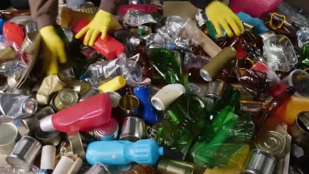Instalación Clasificación Residuos Clasificación Vidrio Papel Usado Latas Botellas Plástico — Vídeos de Stock
