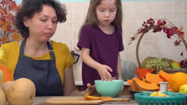 Thanksgiving Pumpkin Pie Cooking Happy Mother Child Cooks Pumpkin Pie — Stock Video