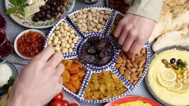 斋月食品 苏豪尔和伊夫塔的食物 高质量的4K镜头 — 图库视频影像