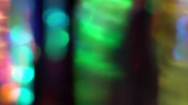 彩虹光的快速闪烁 假期的背景模糊不清 高质量的4K镜头 — 图库视频影像