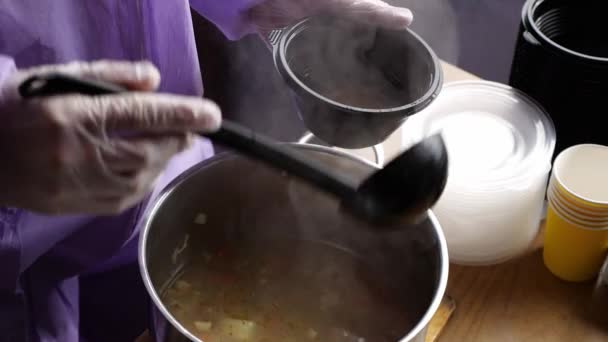 Las Personas Necesitadas Recurren Los Comedores Sopa Para Comer Imágenes — Vídeos de Stock
