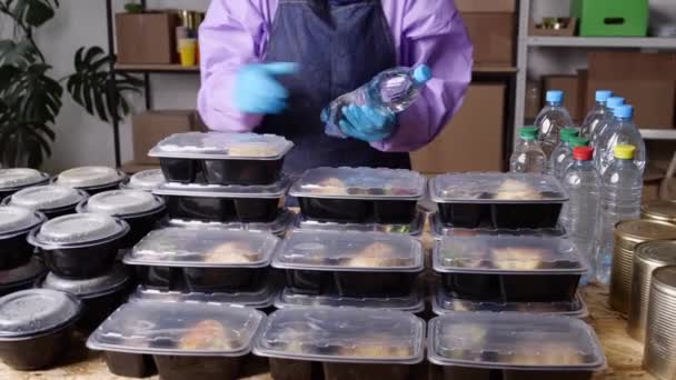 Nächstenliebe Ramadan Kostenlose Mahlzeit Aus Der Muslimischen Suppenküche Hochwertiges Filmmaterial — Stockvideo