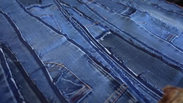 Använda Jeans För Upcycling Hantverk Kreativitet Handarbete Handgjorda Och Diy — Stockvideo