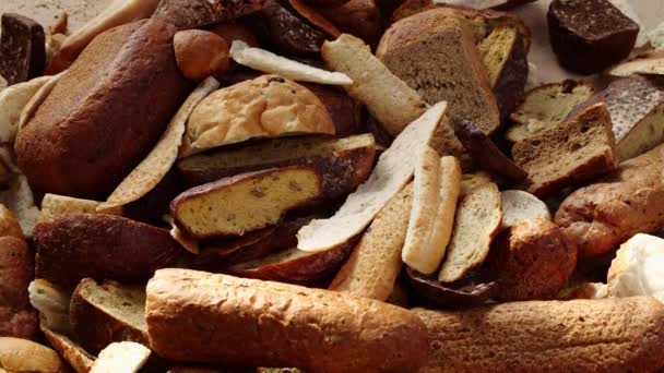 Bakkerijafval Oud Brood Broodkruimels Ambachtelijke Bakkerijen Restaurants Brood Afval Hoge — Stockvideo