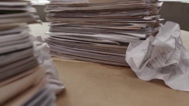 Bürokrasi, kağıt kullanımı, iş konsepti, gizli belge, bürokrasi. Yüksek kalite 4k görüntü