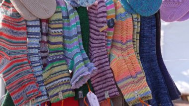 El işi örgü yün çoraplar. Ev konforu ve konfor. Noel hediyesi. Yüksek kalite 4k görüntü