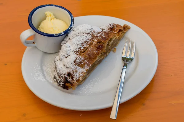Özel kremalı çörek Val Venosta, Güney Tyrol İtalya