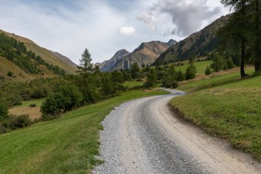 Güney Tyrol İtalya 'daki dağ yolu