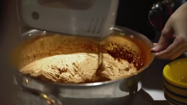 Шоколадний Крем Молочного Крему Какао Змішувач Вершки Торту Кулінарна Підготовка — стокове відео
