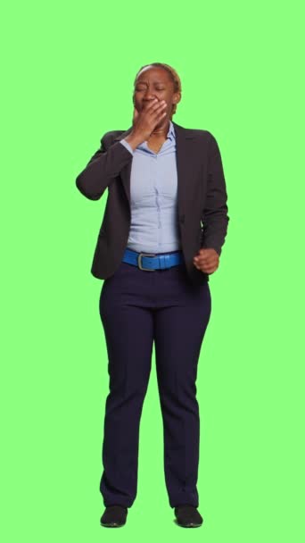 Vertical Video Corporate Businesswoman Yawning Feeling Exhausted Work Standing Green — Stock Video