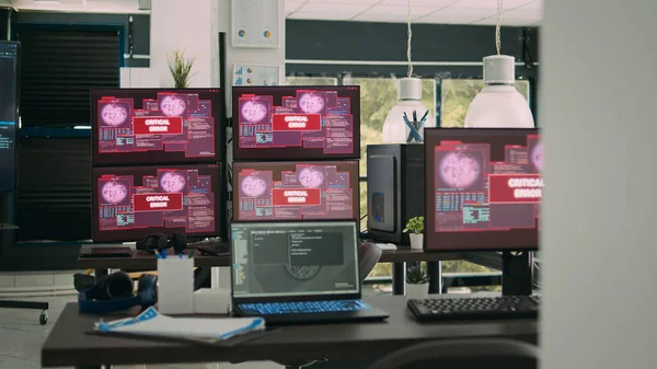 Boş Yazılım Bürosunda Güvenlik Ihlali Yapan Bilgisayar Ekranları Veri Algoritmalarıyla — Stok fotoğraf