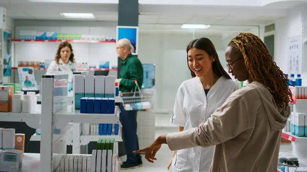 Asian Pharmacist Talking Diverse Customers Disease Giving Pharmaceutical Products Pharmacy — Stock Photo, Image