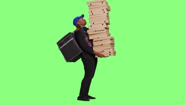 Serviço Entrega Correio Transportando Caixas Pizza Grande Pilha Fundo Corpo — Vídeo de Stock