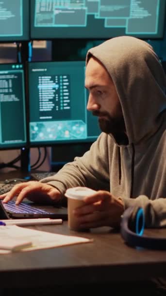 Vídeo Vertical Programador Hacker Sistema Codificación Tarde Noche Uso Virus — Vídeos de Stock