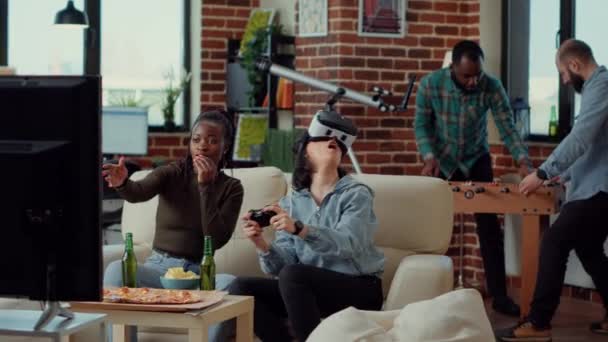 Equipe Diversificada Mulheres Usando Headset Para Jogar Videogames Divertindo Com — Vídeo de Stock