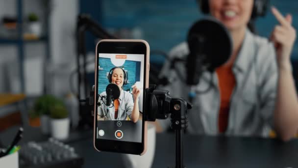 Smartphone Apparaat Opnemen Creatieve Digitale Content Maker Vertellen Levensverhalen Vlogger — Stockvideo