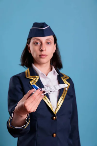 Portrait Stewardess Holding Airplane Model Flight Attendant Wearing Flight Uniform — Stock Photo, Image