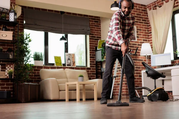 African American Man Vacuuming Dust Home Spring Cleaning His Day — Stock Photo, Image