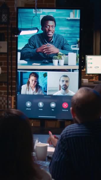 Vertical Video Team Talking Videoconference Using Videocall App Company Strategy — Stock Video