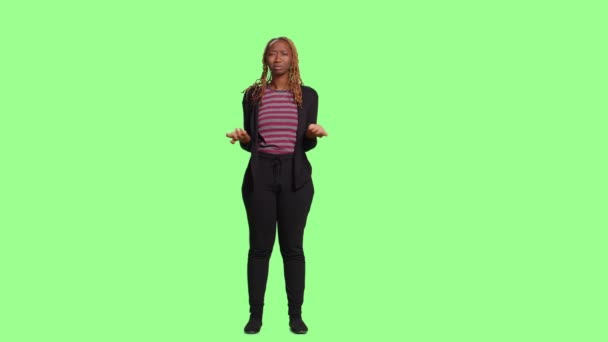 Kadın Model Yapıyor Bilmiyorum Ama Yeşil Ekran Arka Planında Tüm — Stok video