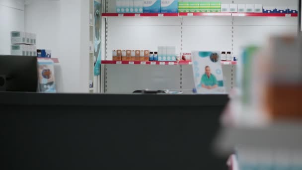 Пустой Аптечный Магазин Коробками Упаковками Лекарствах Полки Розничных Магазинов Фармацевтическими — стоковое видео