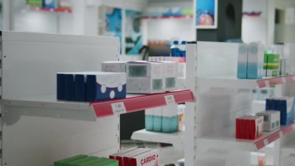 Порожній Аптечний Магазин Наповнений Ліками Вітамінами Полицях Використовується Клієнтами Клієнтами — стокове відео