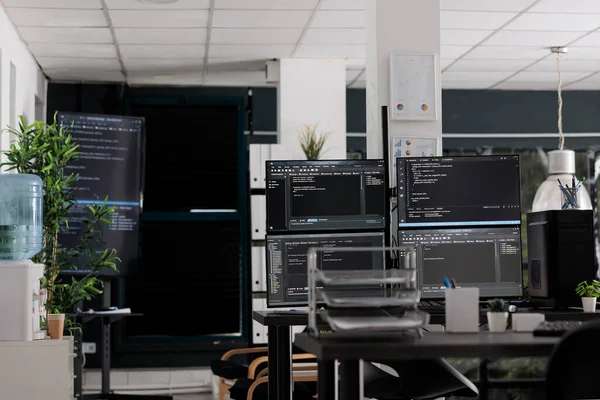 Boş Kodlama Ajansı Odasındaki Programlama Kodu Html Algoritmalarında Bilgisayar Görüntüsü — Stok fotoğraf