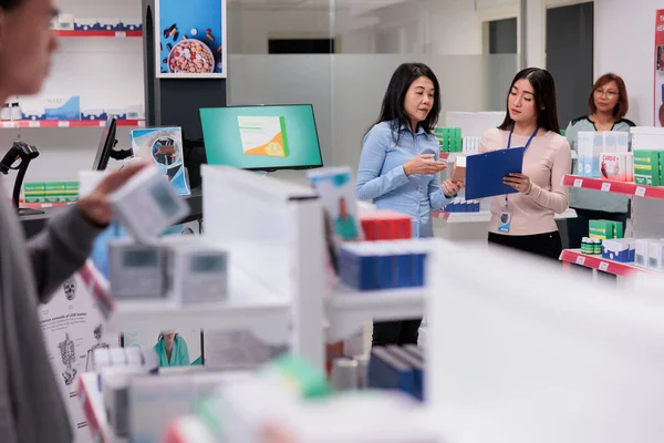 Medical Consultant Helping Asian Client Healthcare Products Giving Box Supplements — Stock Photo, Image