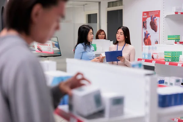 Team Asian Women Talking Prescription Medicine Consultant Giving Medical Advice — Stock Photo, Image