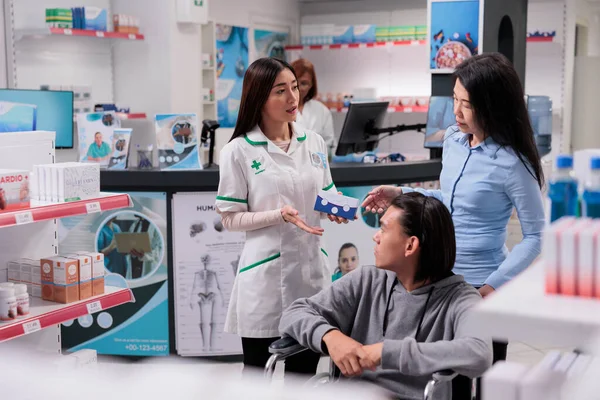 Group Asian People Discussing Vitamins Prescription Drugs Pharmacist Helping Man — Stock Photo, Image