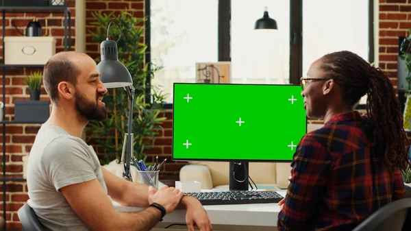 Diverse Colleagues Working Greenscreen Display Computer Analyzing Isolated Chroma Key — Stock Photo, Image