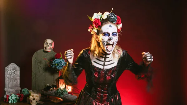 Scary Loud Goddess Dead Yelling Costume Skull Body Art Wearing — Stock Photo, Image