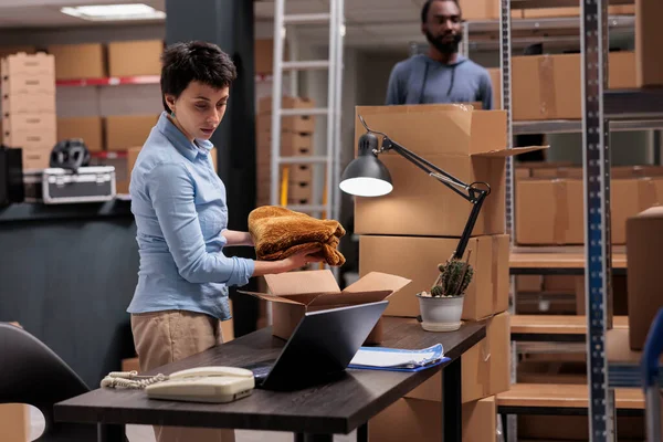 Employee Putting Trendy Clothes Cardboard Boxes Preparing Clients Orders Delivery — Stock Photo, Image