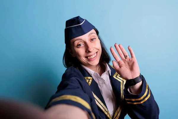 Hôtesse Souriante Prenant Selfie Vue Première Personne Agent Bord Avion — Photo